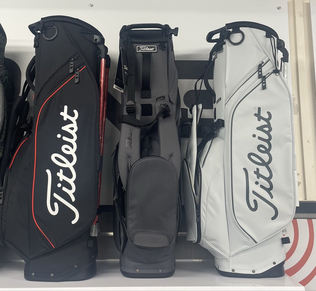 WragBarnProShop's tweet photo. Restock of the New @TitleistEurope S4 Stand Bag for you to take a look at. New construction and available in StaDry!
#titleist #S4Bag #carrybag #standbag #golfbag https://t.co/5P1Kx522Pz