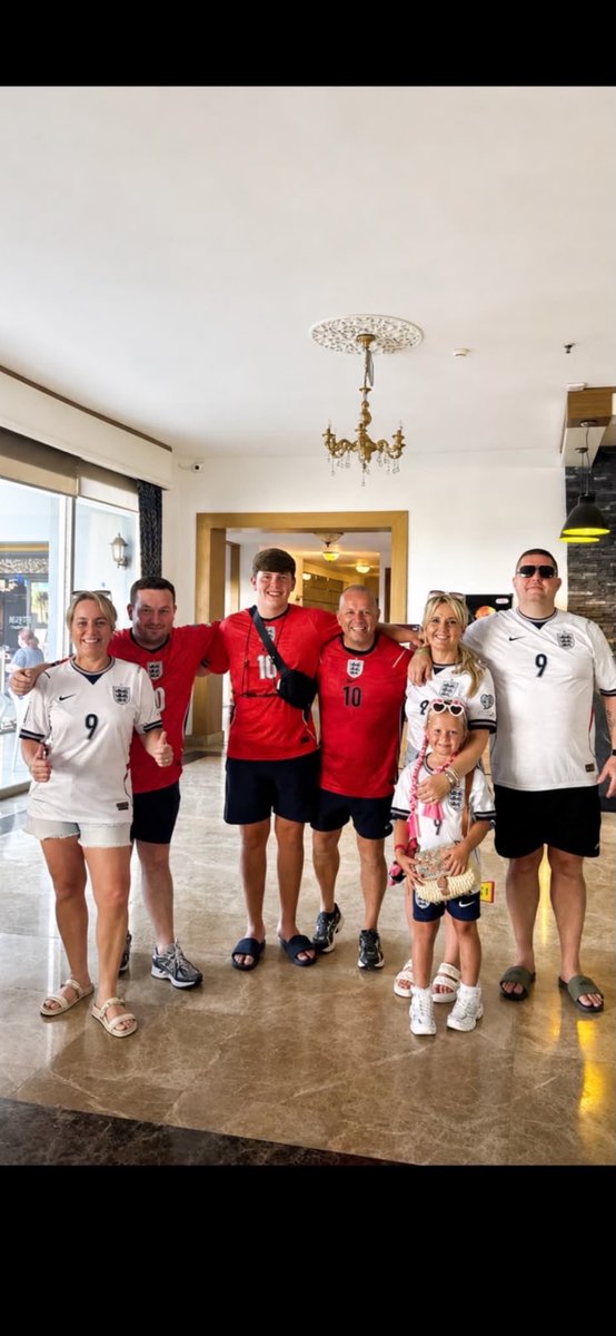 birchy75's tweet photo. #ssnthreelions
COME ON ENGLAND
Joanne and family match day ready!! 🏴󠁧󠁢󠁥󠁮󠁧󠁿🏴󠁧󠁢󠁥󠁮󠁧󠁿 https://t.co/zZTgdcicD8
