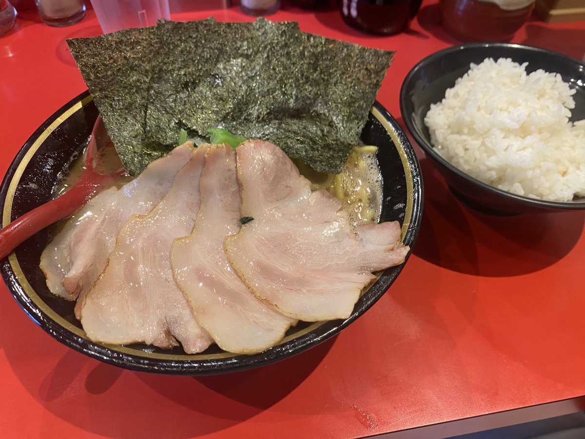 __zo8i's tweet photo. ラーメンの日と言うことで個人的にかなり好きな4店舗のラーメンの画像載せとこ♡
#ラーメンの日 https://t.co/0wahOdxscQ