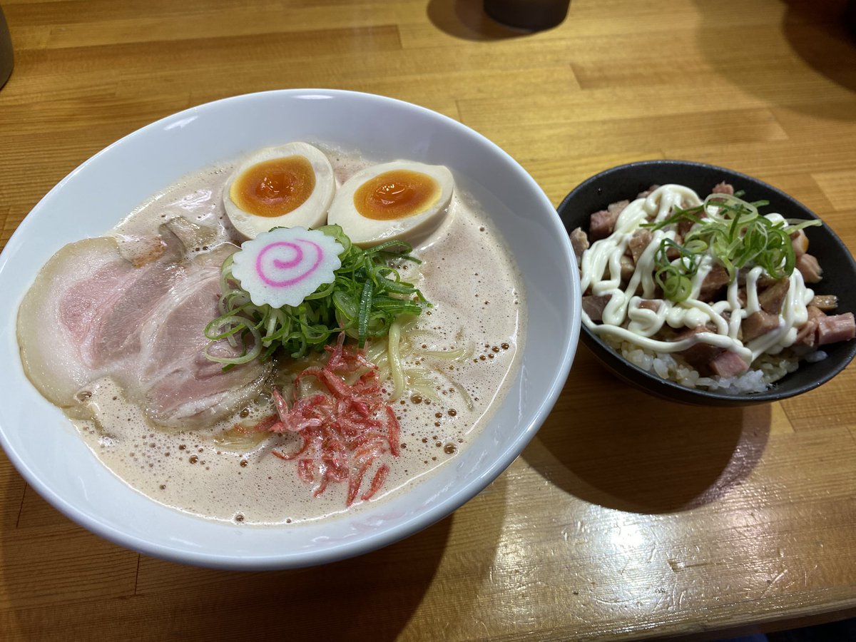 __zo8i's tweet photo. ラーメンの日と言うことで個人的にかなり好きな4店舗のラーメンの画像載せとこ♡
#ラーメンの日 https://t.co/0wahOdxscQ