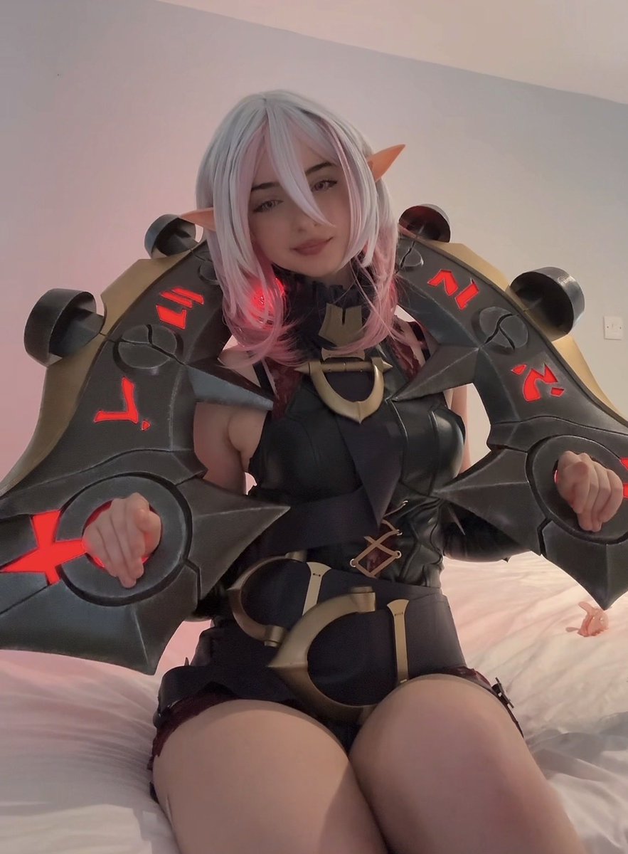 TenshiTTV's tweet photo. MY BRIAR COSPLAY!! @LeagueOfLegends https://t.co/oEn7Rq5ZoZ