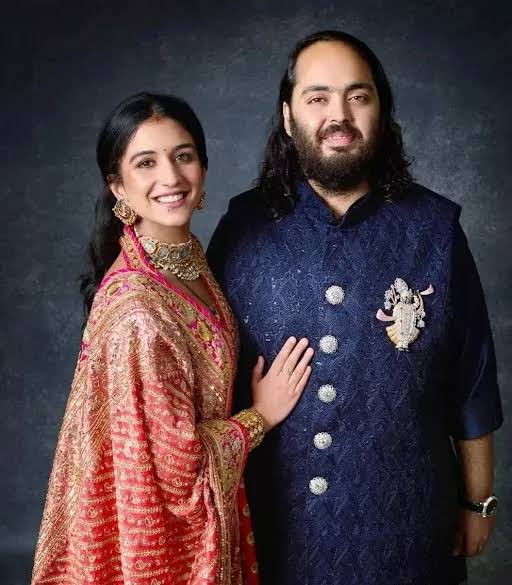 BeabooDey's tweet photo. #1DaytoGo_Anantika Celebrating Anant and Radhika's 2nd anniversary! 💑 Their wedding was magical, and their love still shines brightly. Here's to their journey filled with joy, tradition, and togetherness! 🌟 https://t.co/USxOLaURWC