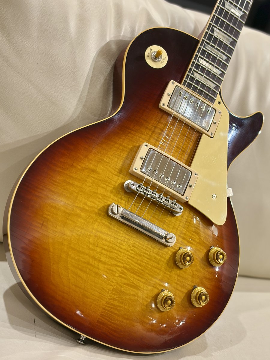 mikiame's tweet photo. 【Gibsonフロア今日のチラ見せ👀】
~GIBSON CUSTOM SHOP 1959 Les Paul Standard Reissue Southern Fade Burst Ultra Light Aged~
2024年製のR9マーフィーラボの美品中古が入荷‼️
是非チェックを👇️
https://t.co/DtTOMY1CR0
#Gibson #LesPaul #amemura #エレキギター https://t.co/FEuBqXJOeh