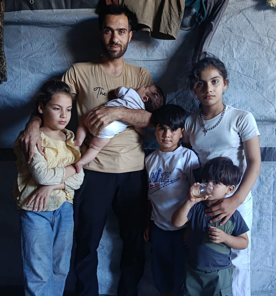 BelalFromGaza's tweet photo. Alhamdulillah, thanks to God and your generosity, we paid the rent and avoided eviction. But now we have nothing left.

We urgently need food and medicine for my family. Please don't leave us now. Every donation, no matter how small, makes a difference.🇵🇸
@hsnyldrm1979 @fawnn404 https://t.co/2S70Ytajfy