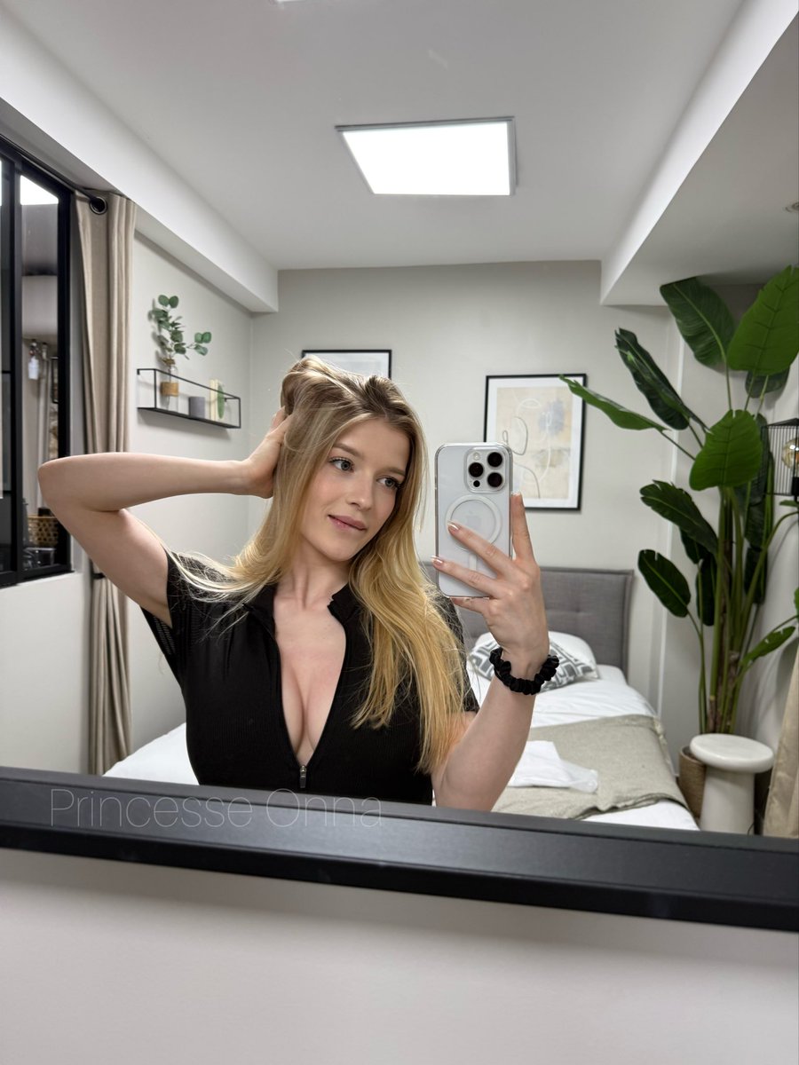 PrincessOnnawi's tweet photo. Tu es timide? 
Tu n’oses ps m’aborder mais tu veux me servir ? 

Like ce poste et je viendra te trouver en dm 😏 https://t.co/UoHKAMf8WY