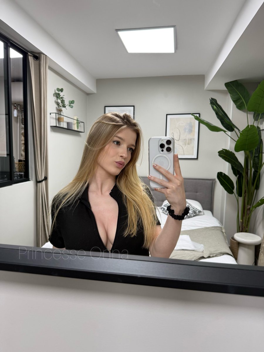 PrincessOnnawi's tweet photo. Tu es timide? 
Tu n’oses ps m’aborder mais tu veux me servir ? 

Like ce poste et je viendra te trouver en dm 😏 https://t.co/UoHKAMf8WY
