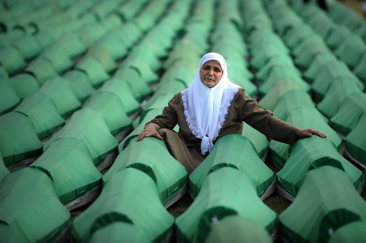 aefakibaba's tweet photo. 31 yıl önce dünyanın gözü önünde gerçekleştirilen ve insanlık vicdanında silinmez bir utanç olarak tarihe geçen #SrebrenitsaSoykırımı’nda şehit edilen Boşnak kardeşlerimizi rahmetle anıyorum. https://t.co/ICuUcnmMvy