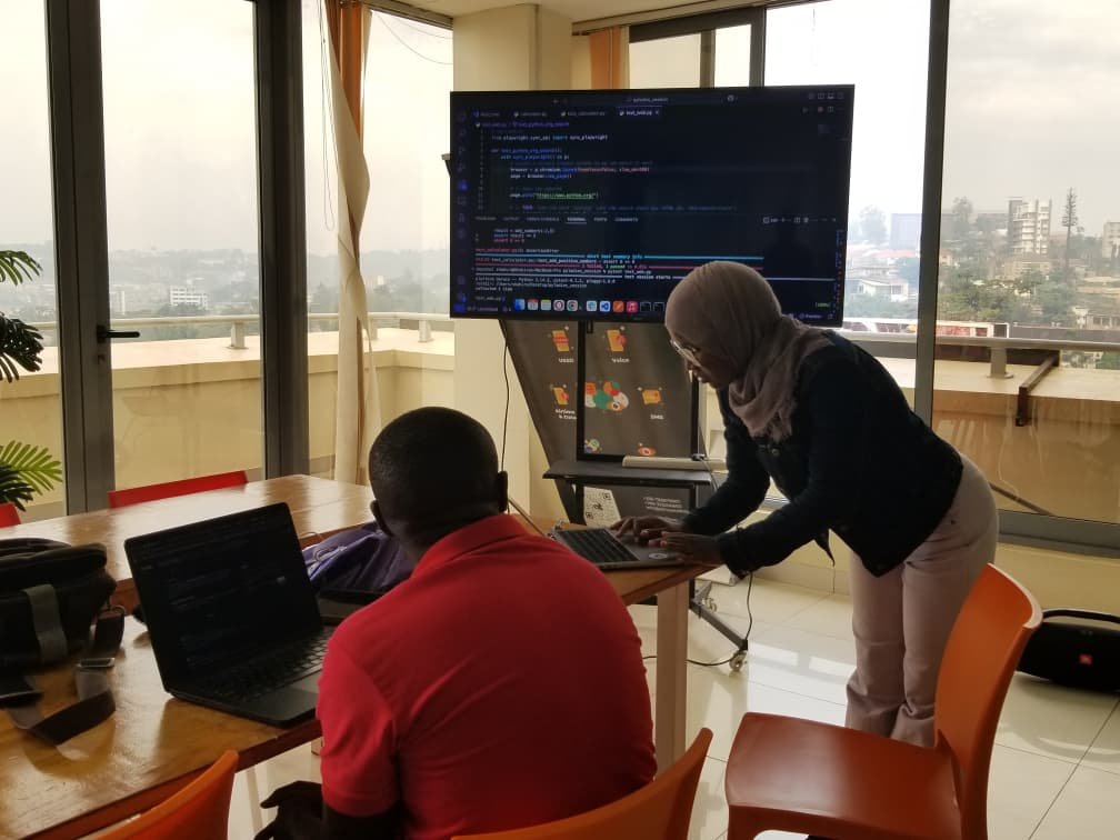 pyladieskla's tweet photo. We're having a great meetup with @kyranatie 
@Africastalking Kampala offices on Python Testing for web application. 

She explores how testing helps developers build reliable, maintainable and production ready applications. https://t.co/J4T2a95vBs