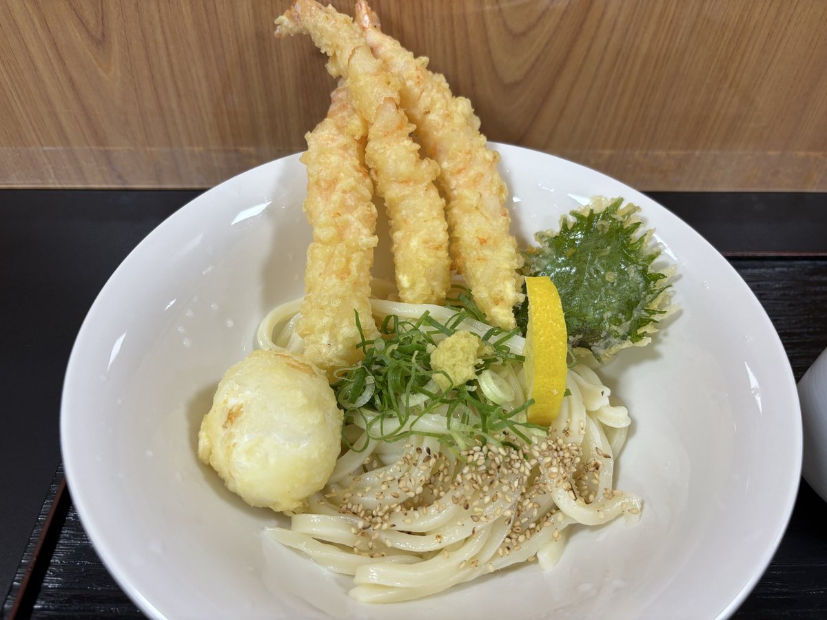 __miziro3's tweet photo. 四国瀬戸内物産展行ってきた^ ^
日の出製麺所のえび玉天うどん
美味しかった〜！ https://t.co/ZWqwS8a48g