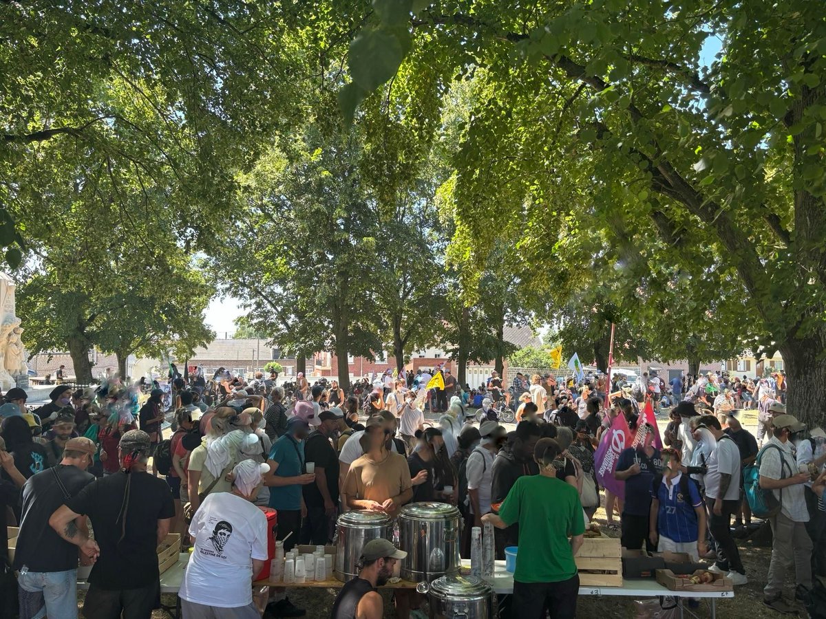 OffensiveEco's tweet photo. On se regroupe sur la place de Oisy-le-Verger contre le Méga Scandale Écologique que représente le Méga Canal Seine Nord ✊😎

Départ de la manif à 13h30 ! https://t.co/woN5mvyDpA