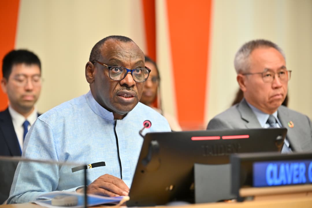 ECA_OFFICIAL's tweet photo. @claverGatete “Africa is demonstrating that energy transformation is possible—from expanding geothermal power to advancing green hydrogen. Now is the time to scale up, deepen regional cooperation &amp; harness innovation to leave no country behind in this transition” - ES @claverGatete. https://t.co/Ya4mEIx8sp
