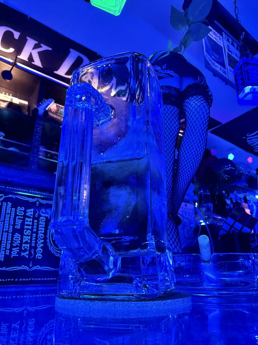 ndemaz's tweet photo. 上野でオジンガンズ見た後は、やっぱココでしょ☠️ 
#JTMsBAR https://t.co/dAXV2RVsmV