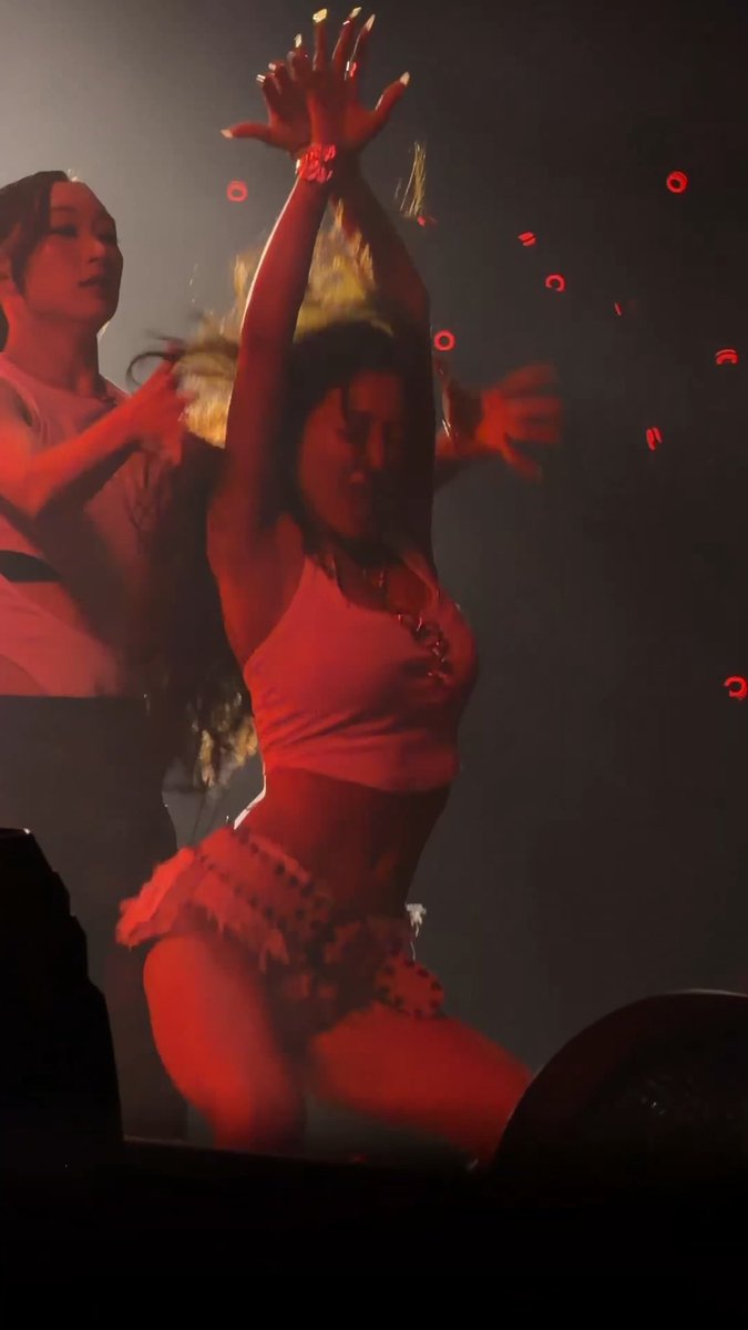 #1 jeonghyo kiss defender tweet media