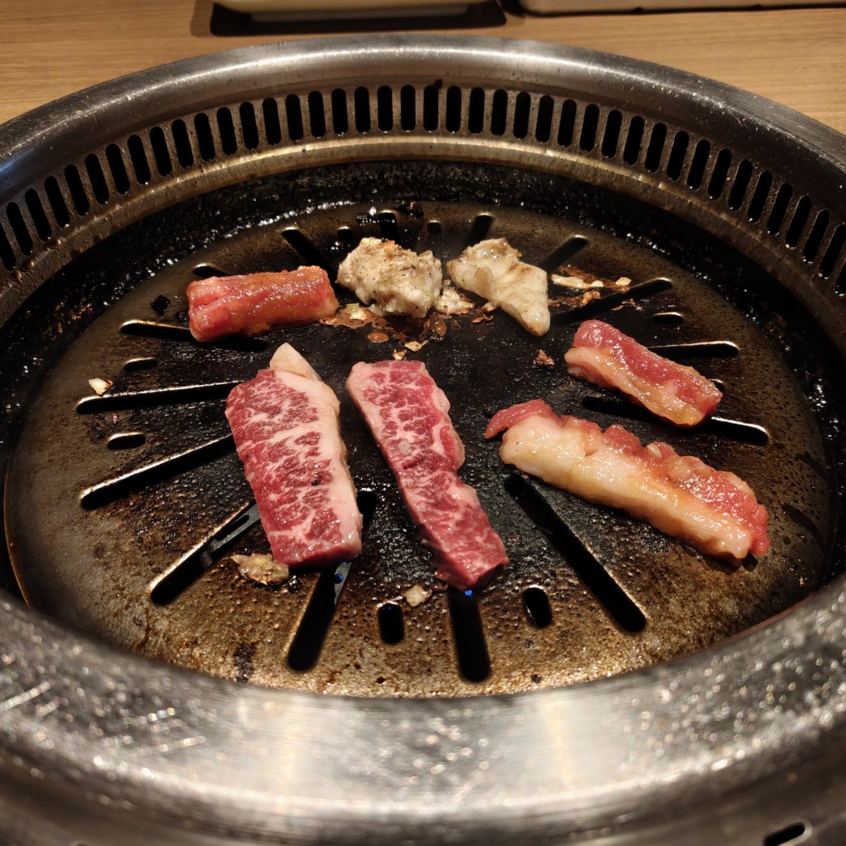 buchi_Meer_VG's tweet photo. 肉 https://t.co/OoleM1mOGb