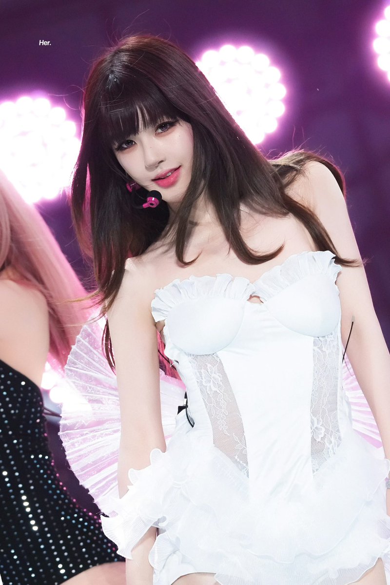 booboolili's tweet photo. 어디 가서 내가 조로사 팬이라고 말하면 완전 자랑스러운 우리 로사의 미모… make me proud… https://t.co/KqiPff1D1p