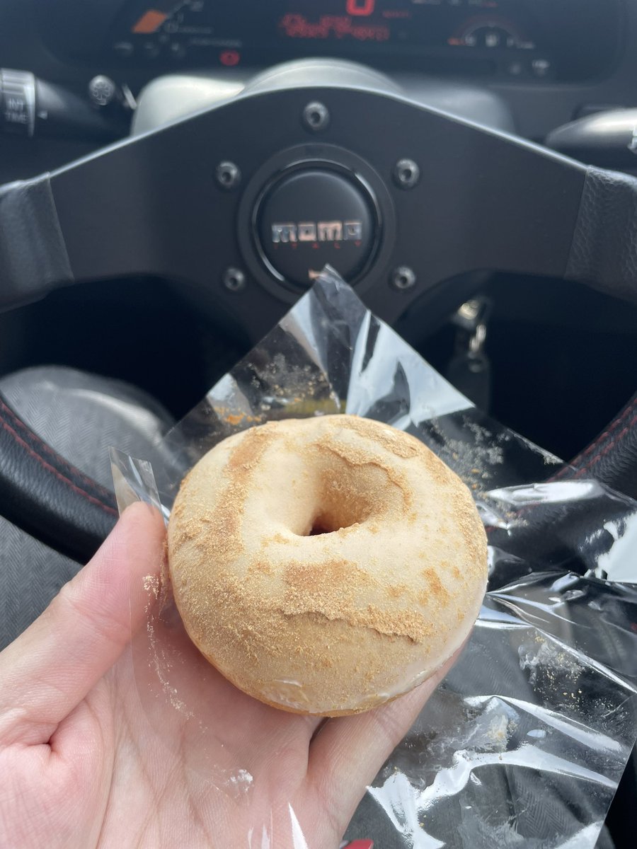 Shichimer's tweet photo. 初めて食べた🍩 https://t.co/gG3FAFbGfh