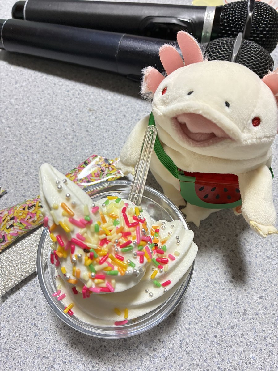wakaroh's tweet photo. ヘヘッ、俺たちゃワルだからよぉ…トッピングしまくりだぜぇ……（持ち込みOKの店です） https://t.co/DPjV1oXJ4v