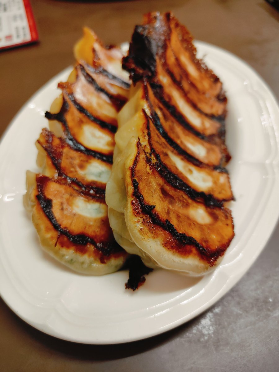 bell_wf's tweet photo. 宇都宮餃子6種盛りとワンタンスープ🥟
#みてくれっさー https://t.co/sZHH41j4G8