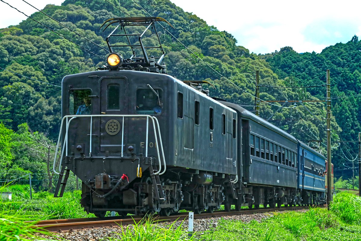 twyiht24's tweet photo. 南海電車の撮影後
旧型客車を使用した「普通列車」を撮影
ほとんど改造していない本物の旧型客車を
乗車券のみで乗車できる列車を撮影しました(≧◇≦)
大井川本線　家山～抜里間にて https://t.co/Hre0S5otzK