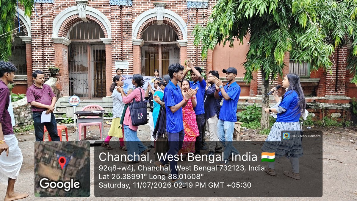 ChanchalNss's tweet photo. 🎭 NSS Unit, Chanchal College marked #WorldPopulationDay with a street play, "Small Family, Happy Nation," promoting responsible family planning and sustainable development. 🌍 #NSSIndia https://t.co/rwHKHgKf9P