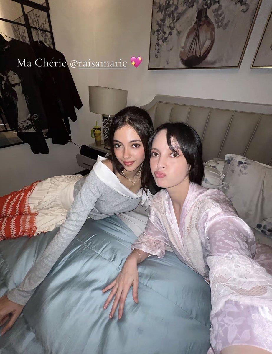 snoopyblueye's tweet photo. lucu banget menantu nya ya mama cass kesayangan 😭🤍 https://t.co/DkefXPHnjx