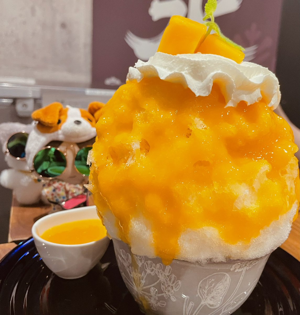 😎🐶：今年初の🥭かき氷🍧んま過ぎて滅💖 😎😼：天然氷は頭痛くなら