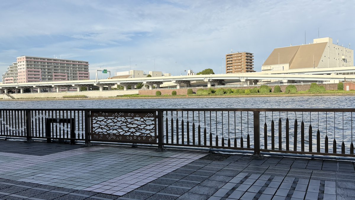 72fam_3's tweet photo. 「聖地巡礼、夏」ということで、君夏の聖地巡礼に行ってきた！！！

橋の上のシーンをうっかり忘れていた🫢

#君は夏のなか #ドラマ君夏 https://t.co/3QDgZOcCnq