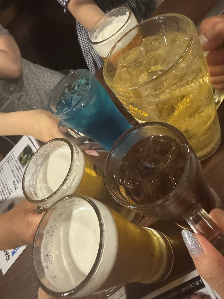daisy_y25's tweet photo. 本日も21時頃おぷんです🫶
暑すぎるのでお酒飲んで涼みましょっ✨
ほのちゃんも居るので是非に～︎👍🏻 ̖́-

#栄 #栄4丁目 #女子大 #BAR #遊びバー #カラオケバー #ボドゲ #デイジー https://t.co/OP4xhz1Q5X