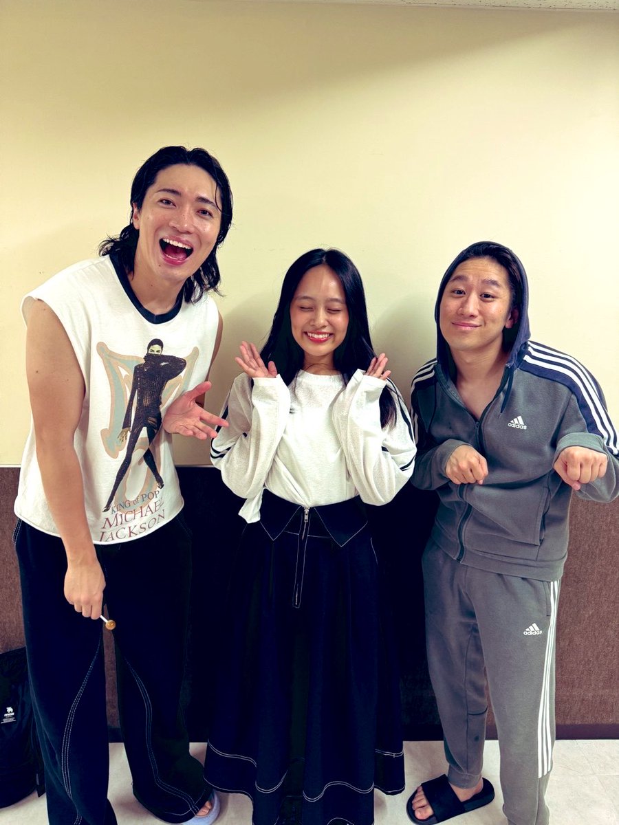 Mu_ton910's tweet photo. ブープ観劇ありがとう！

ジョジョ　エリナ　ダニー🐶 https://t.co/n0SURaZvun