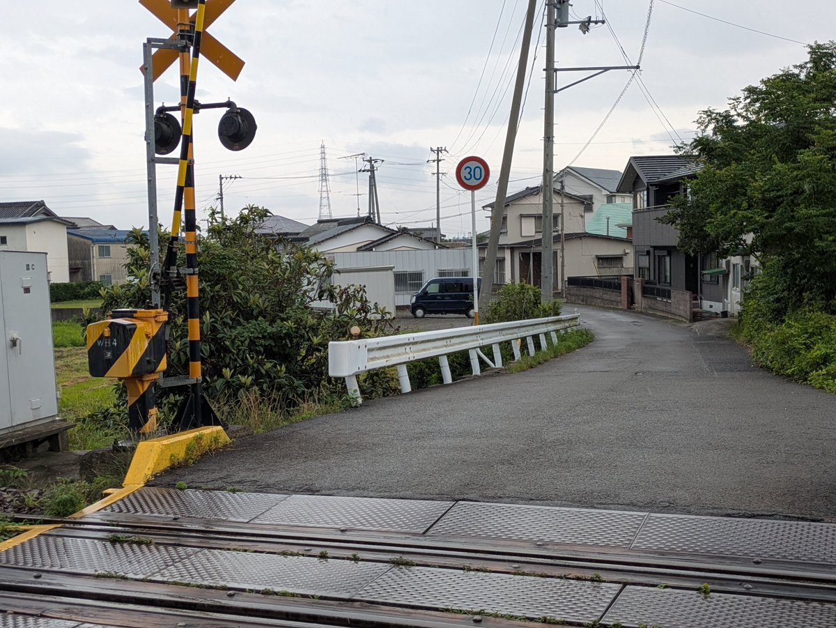 geky3zen's tweet photo. 阿波大谷駅周辺。住宅もありますがかなり田園地帯の
割合が高いようです。商業施設などは全く見当たりませんでした。ホームは盛り土の上にあるようで周囲からは高い場所にあります。 https://t.co/XyWVSYMsgM