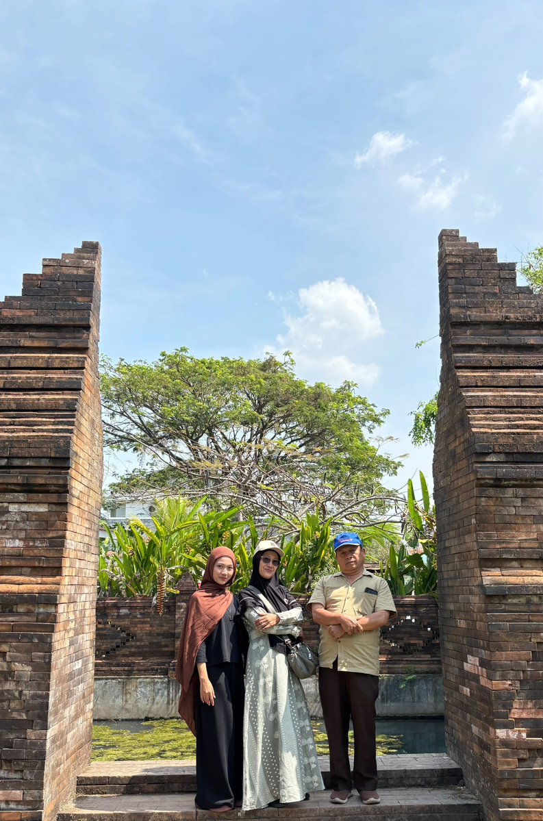 c4p4c11's tweet photo. gk expect klo ini kolam renang jir, mana gda yg mau berenang https://t.co/UVYkLID3yV