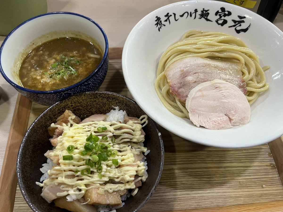 macchi_n5's tweet photo. わ
丼はじめて注文したかも
マヨぬき悪れるプレミかまして悲しす https://t.co/OuaNvtx0f6