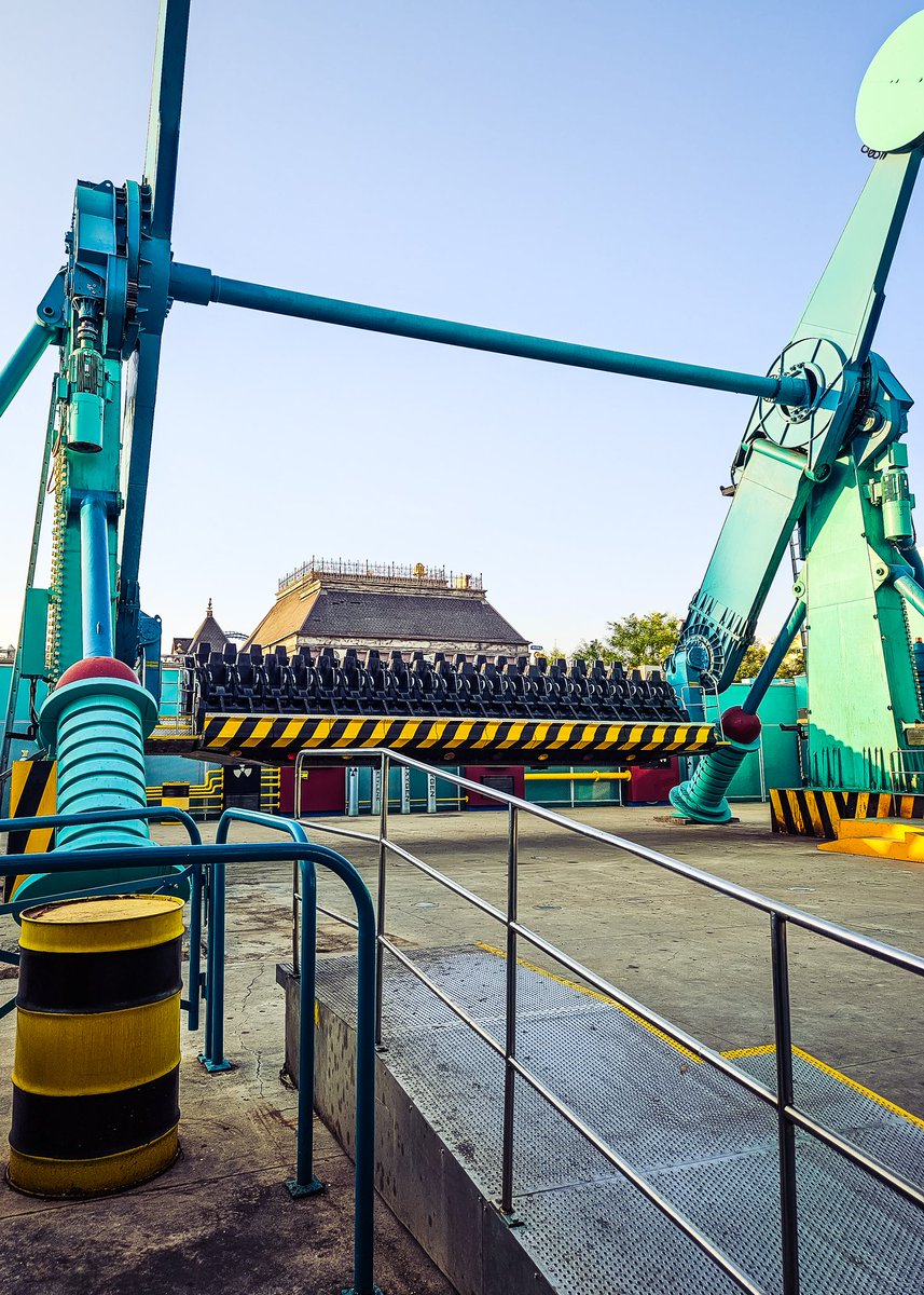 photo_parks's tweet photo. 🔴REABIERTA || Lex Luthor, el Top Spin de Huss en Parque Warner, ha REABIERTO HOY tras muchos meses cerrada. https://t.co/jzrDqvCwic