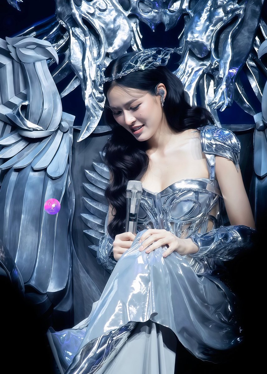LingOrm_BH's tweet photo. จักรพรรดินีของแม่สวยมากกกกก 🩶🌌

NPP X LINGORM LOVE ORBIT
#NPPxLINGORM_IntoTheAuroraDay
#หลิงออม 
#LingOrm https://t.co/itMvsRFAMs