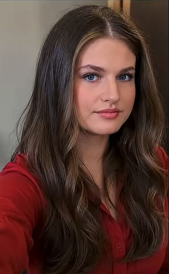 AnistonJen67330's tweet photo. El amor es la solución universal a todos los problemas humanos. Cura heridas, repara corazones rotos, une enemigos y fomenta el crecimiento. El amor es todo lo que necesitamos cada día y en todas partes. Princess Leonor 👑🇪🇦❤️ https://t.co/GrCKQ3kCkR