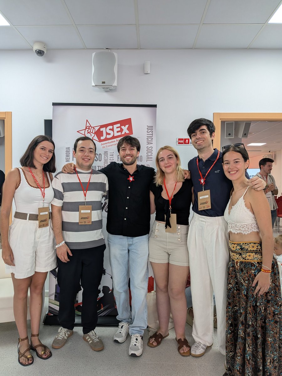 jjsscm's tweet photo. Estamos presentes en el XI Congreso Regional de @JSExtremadura, acompañando a Javi Álvarez en su comienzo como Secretario General.
La juventud es acción, fuerza y movimiento.
🌹Muchos aciertos, compañeras y compañeros.
#JuventudEsMovimiento #ValoresParaAvanzar #clm #jsclm https://t.co/CMhvJ9ikeH