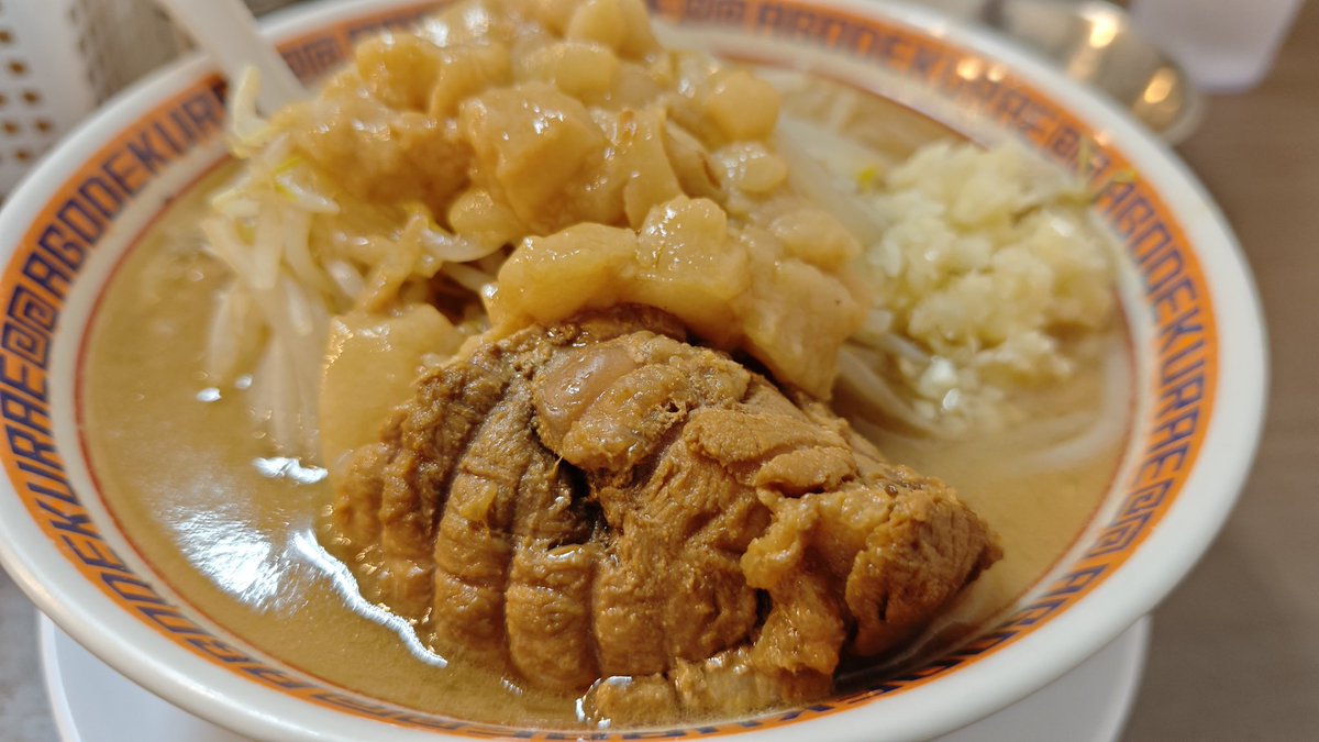 shopper_san's tweet photo. ラーメン屋でサカナクションの怪獣が流れててな？

何でか、残業デフォ…って聞こえたんだ…

ラーメンは美味かったです

#顎で喰らえ https://t.co/aw9lLxdOrc