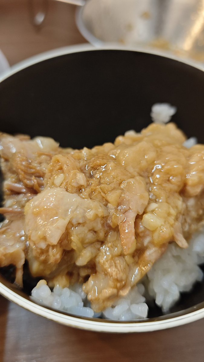 shopper_san's tweet photo. ラーメン屋でサカナクションの怪獣が流れててな？

何でか、残業デフォ…って聞こえたんだ…

ラーメンは美味かったです

#顎で喰らえ https://t.co/aw9lLxdOrc