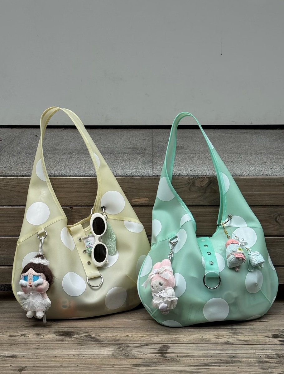 friendlyxstore's tweet photo. Moonly jelly hobo bag ⭐️🍵 https://t.co/AC5evcUTEs