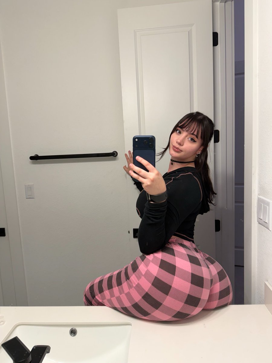 taransandhu_'s tweet photo. nudies in the comments https://t.co/C1xLbnAqGw