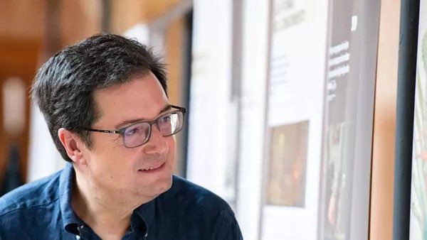psoe_m's tweet photo. Ya tenemos candidato frente a Ayuso:

Óscar López ha sido elegido por los socialistas madrileños tras lograr el máximo de avales requeridos en el proceso de primarias.

Ninguna otra precandidatura ha alcanzado el mínimo necesario.

¡Enhorabuena, @oscarlopeztwit! 👏 https://t.co/0zeaXM0bh4