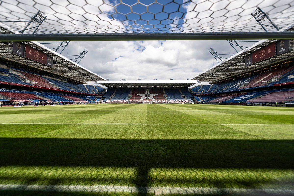Wrexham_AFC's tweet photo. Some stadium for our first pre-season fixture 🏟️

🔴⚪️ #WxmAFC https://t.co/dEysBS3iAs