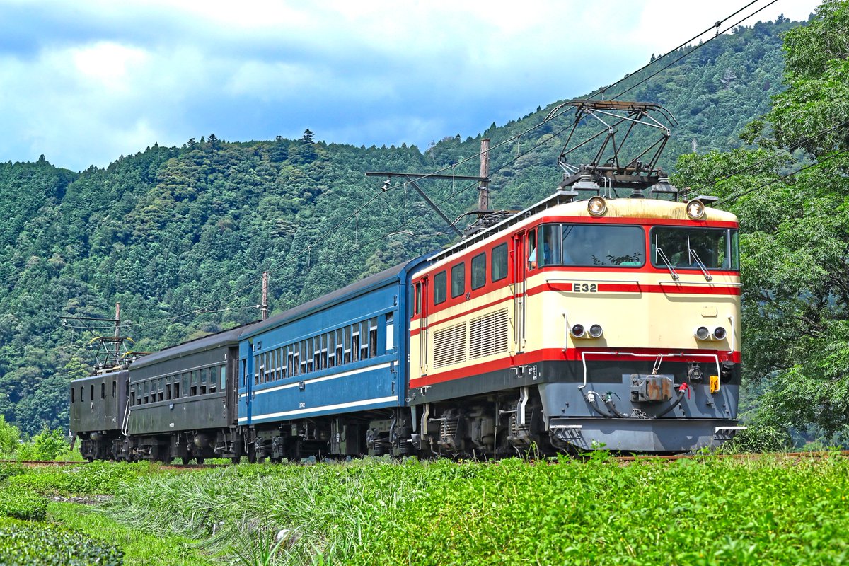 twyiht24's tweet photo. 普通列車　金谷行
大井川本線　家山～抜里間にて
復路は日が当たり順光で撮影しました(≧◇≦) https://t.co/8GSz5dlsaQ