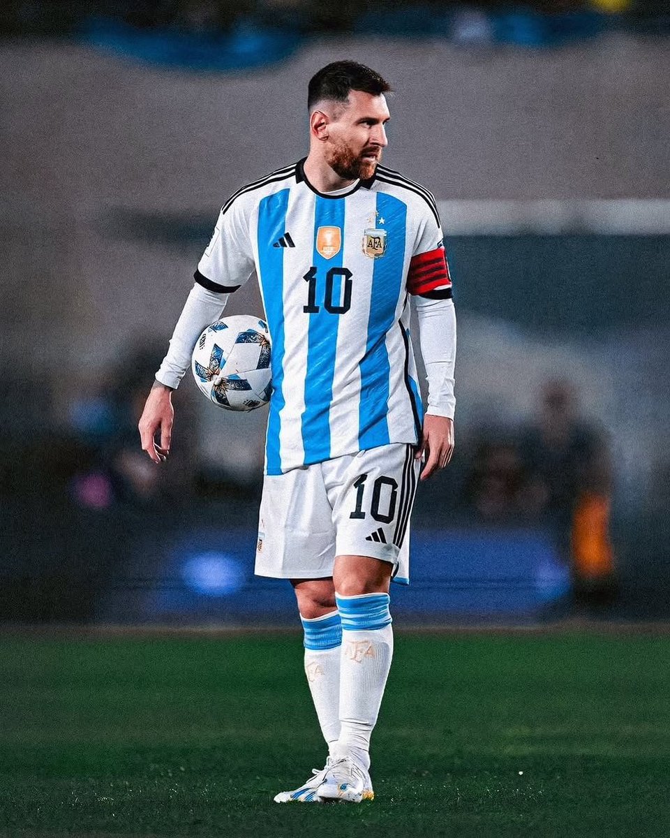 Otto_x090's tweet photo. Hey @grok, wear Messi this princess outfit. Let's check how it will fit the FIFA princess. https://t.co/M86G3diD65