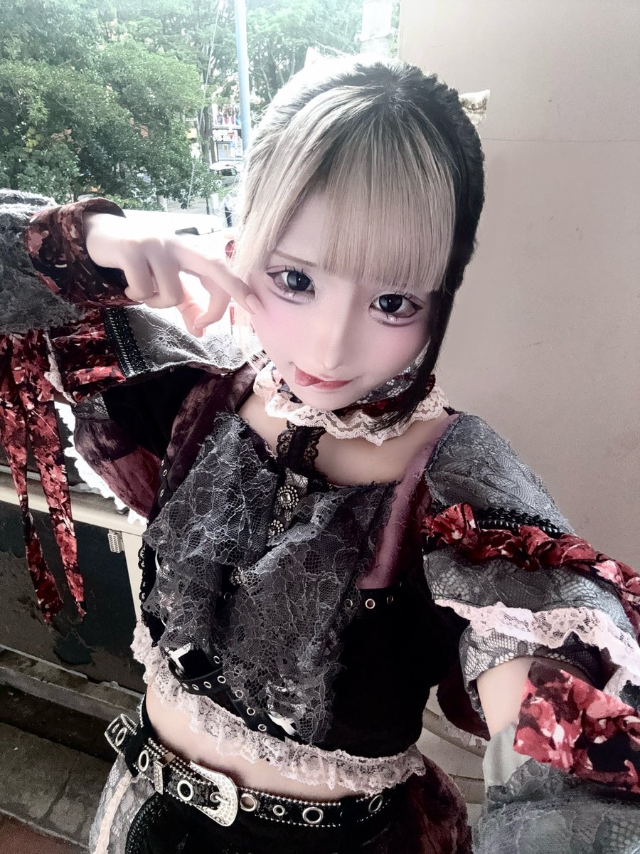 acrim_nashi's tweet photo. あの子を見るなら後悔すればいい https://t.co/DLHVT3vHHS