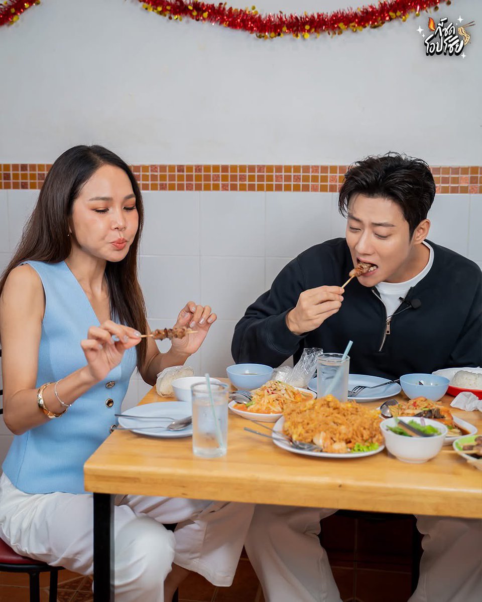 kkjktop's tweet photo. หล่อมาก กินแซ่บมาก #พี่จอ�� #กี้ซดโอปโซ้ย https://t.co/mYnNuaYDxq