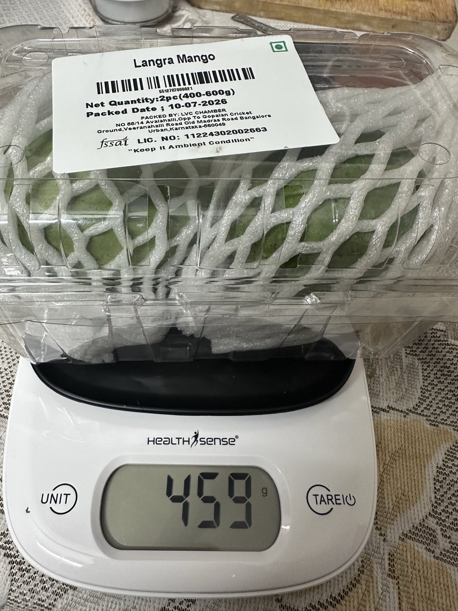 PriyamGupta92's tweet photo. Moreover the delivered items is also not of apt quantity. Where you mention product if of 500gms and it turns out to be less than that. @blinkitcares doesn’t even take the ownership of that. https://t.co/eCGRauUUxe