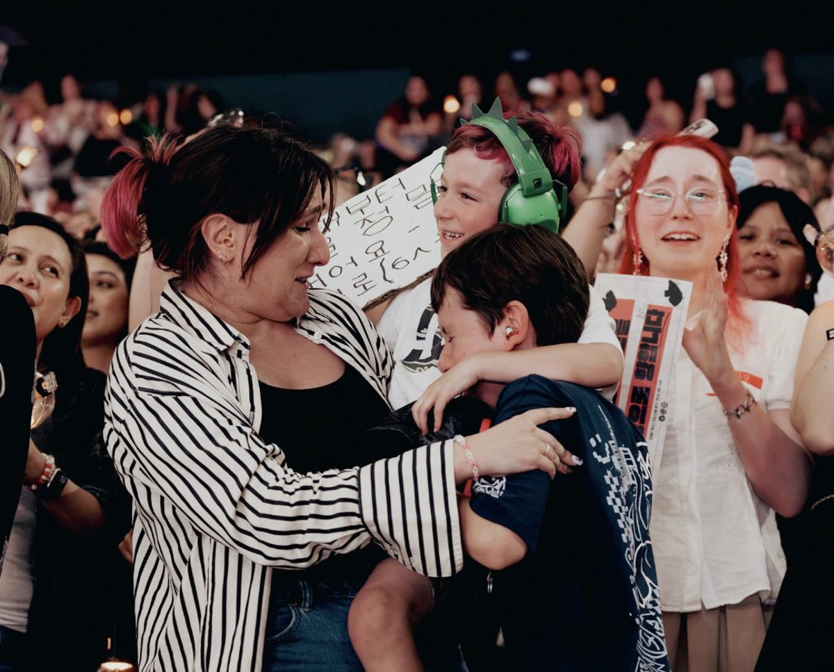 taeguide's tweet photo. Aww Taehyung shared the beautiful moment between the little kid and his mother after he gave away his numbered jersey to the little boy 🥹 https://t.co/5EirmB8zWJ