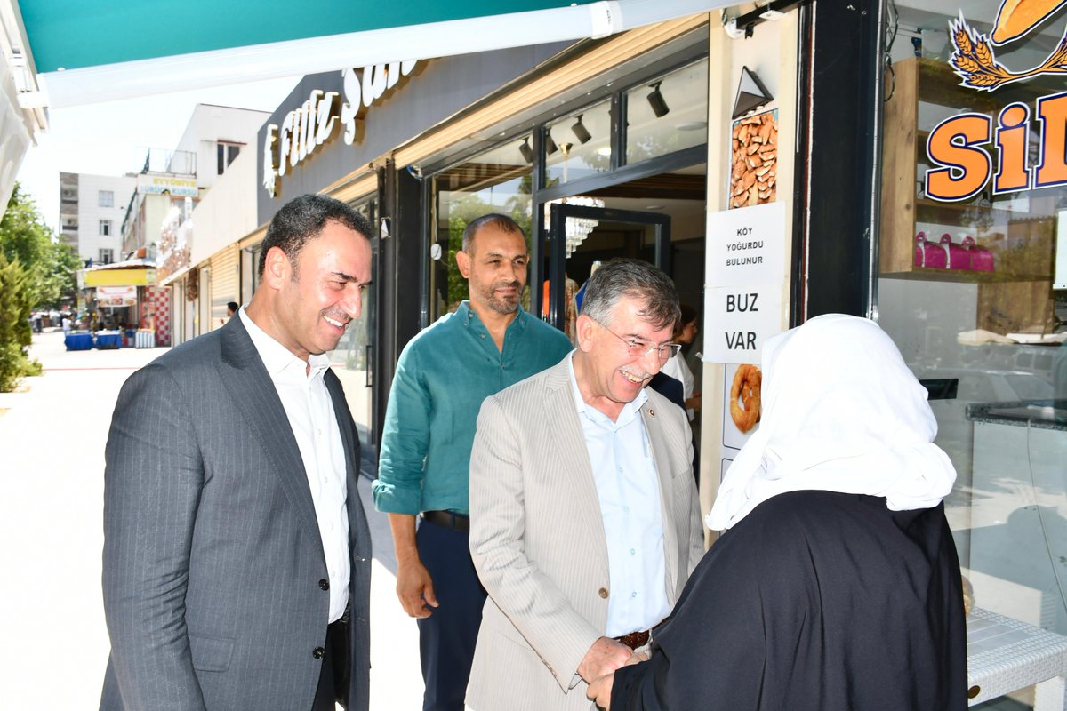 EyyubiyeAkParti's tweet photo. Sahadayız, hemşehrilerimizin yanındayız! 

Milletvekilimiz Sayın Mehmet Ali Cevheri, İlçe Başkanımız Süleyman Elgün ve yönetim kurulu üyelerimizle birlikte esnaf ve hemşehrilerimizi ziyaret ettik.

Gönüllere dokunmaya, ilçemizin nabzını yerinde tutmaya devam ediyoruz. Bizleri güler yüzleriyle ağırlayan, samimi sohbetleriyle içimizi ısıtan tüm esnaf ve hemşehrilerimize şükranlarımızı sunuyoruz.

Tüm esnafımıza ve hemşehrilerimize hayırlı ve bereketli kazançlar diliyoruz.

#MilletimizleYolumuzBir
#SüleymanElgün #AkEyyübiye #Eyyübiye 

@RTErdogan @Akparti @abuyukgumus @hakanaksu058 @farukaytek @mustafaelitas @acarfaruka @Ziverozdemir @milhamigunbegi @malicevheri @ElgunSuleyman @SalihAldeniz5 @Serkankrmz63 @SbrKnk @ihalilesiyok
