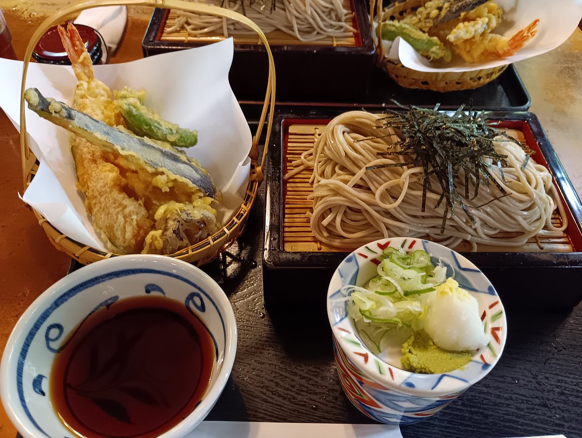 ren_goblin's tweet photo. ご飯しか取ってなかった(笑)
天ぷらの海老おいしかった～ https://t.co/zieUH6HdfG